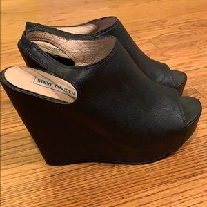 SOLD!! Black Steve Madden wedges